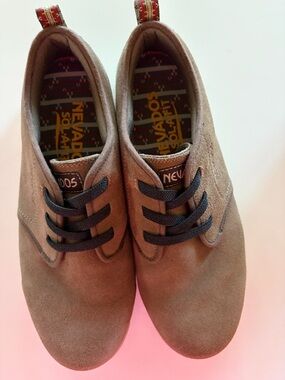 Brown Suede Men’s Chukka Boots – Casual Lace-Up